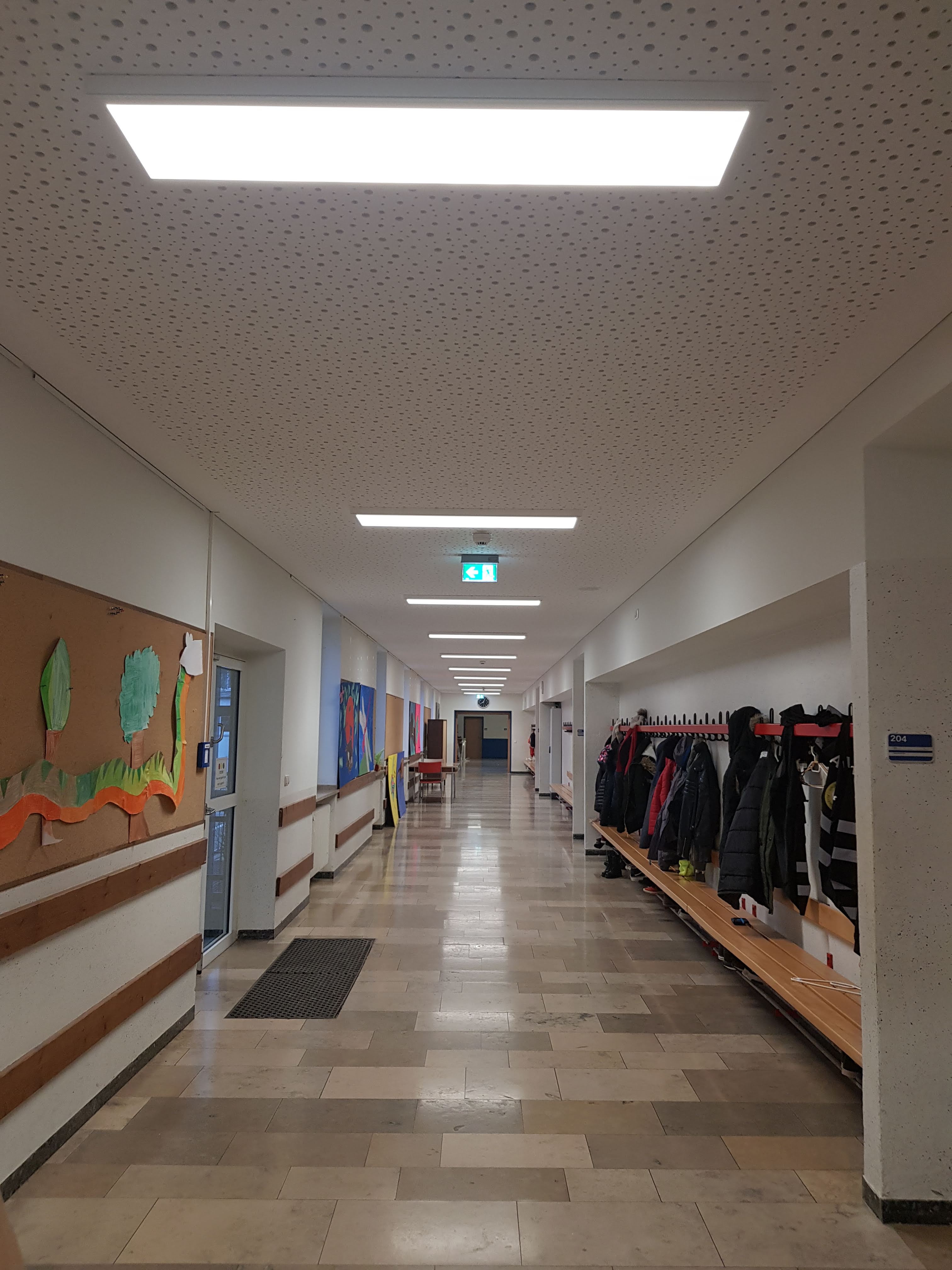 Schule Gang mit LED